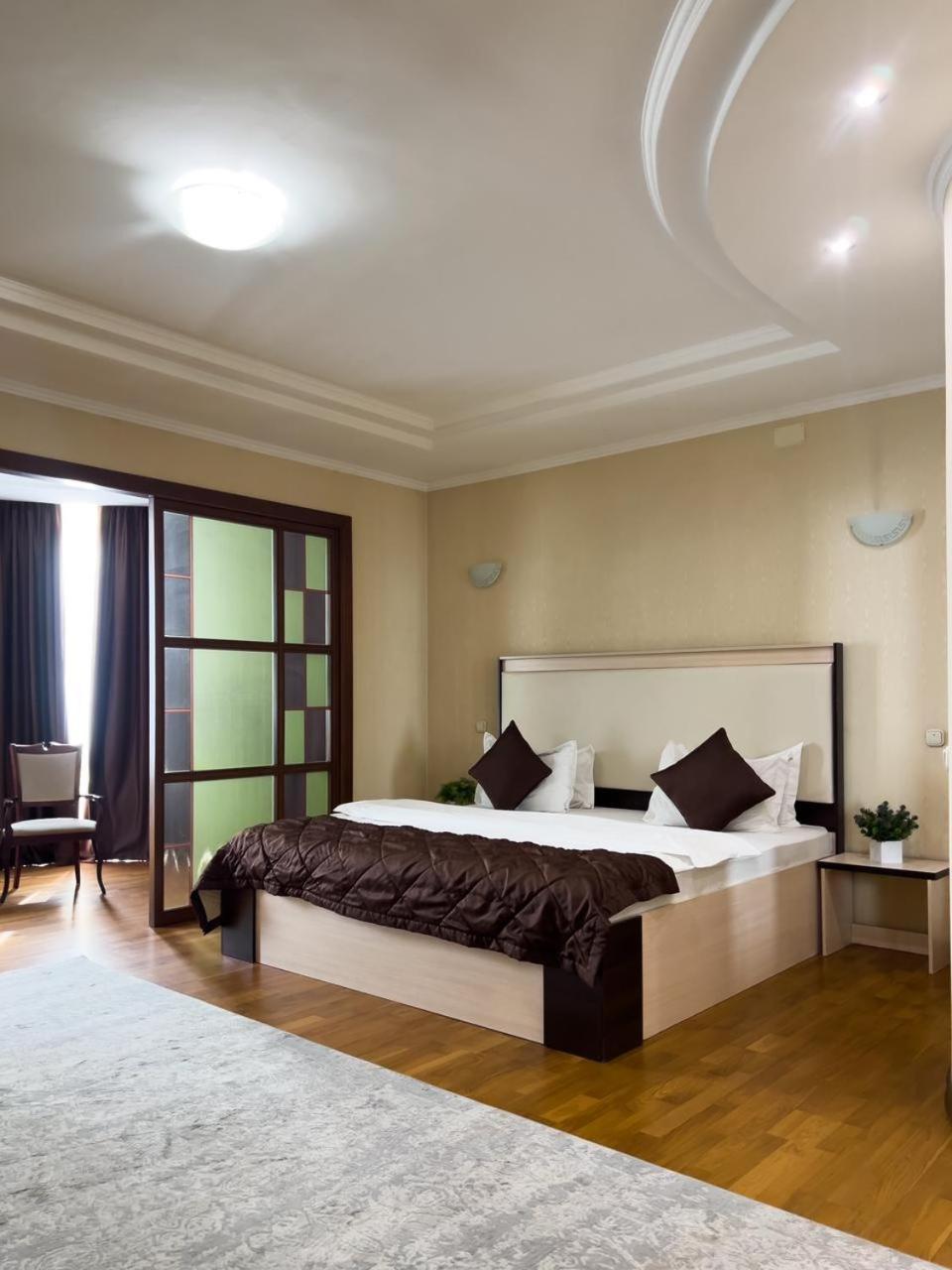 Apartment 5 Алмати Екстер'єр фото